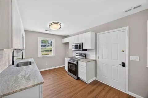 Kitchen - 1285 Meadowbrook Dr, King, NC 27021 photo 2 of 3