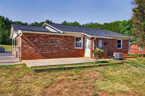 Exterior - 1285 Meadowbrook Dr, King, NC 27021 photo 5 of 10