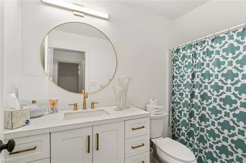 Bath - 4221 Pennfield Way, High Point, NC 27262 photo 6 of 8