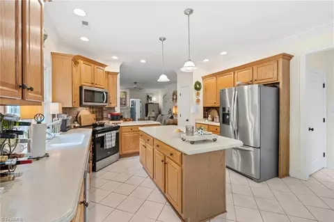 Kitchen - 4221 Pennfield Way, High Point, NC 27262 photo 5 of 6