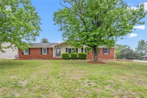 3810 Azalea Ln, Trinity, NC 27370