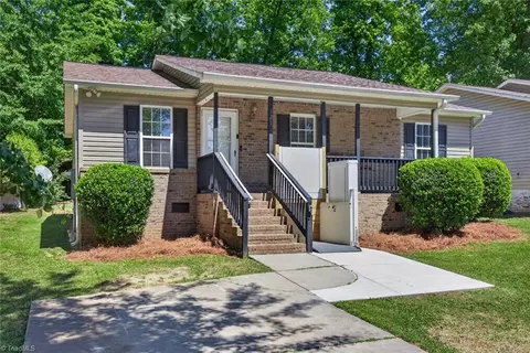 121 Manor Dr, High Point, NC 27260