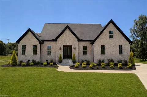 101 Maxmillian Dr, Greensboro, NC 27406