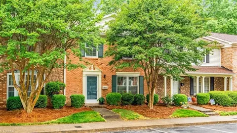 3212 Regents Park Ln #C, Greensboro, NC 27455