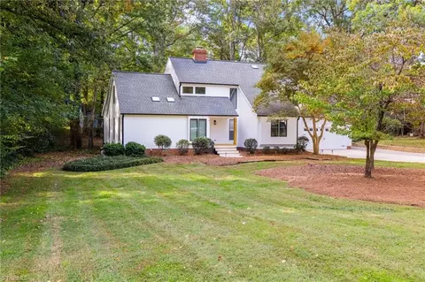 5928 Woodfield Dr, Kernersville, NC 27284