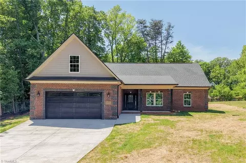 1004 Phineas Dr, Kernersville, NC 27284