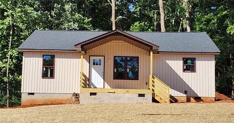 2945 Little Creek Dr, Thomasville, NC 27360