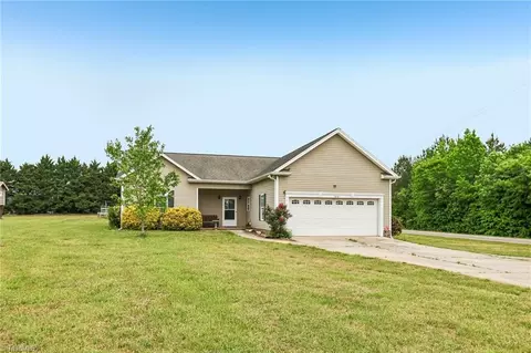 104 Mollie Rd, Harmony, NC 28634