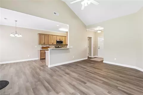Entry Way - 104 Mollie Rd, Harmony, NC 28634 photo 1 of 5