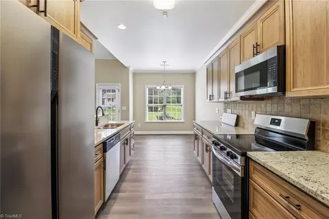 Entry Way - 104 Mollie Rd, Harmony, NC 28634 photo 4 of 5