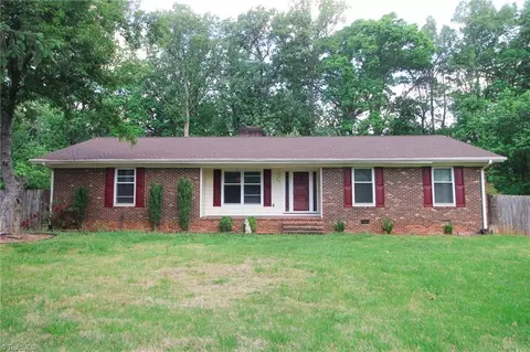 8012 Tam Oshanter Dr, Greensboro, NC 27409