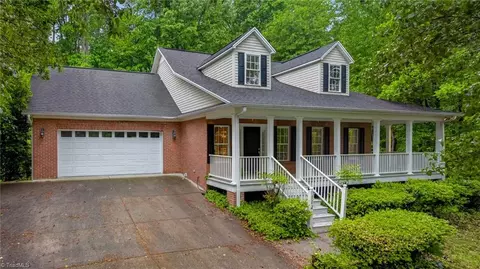 112 Smith Branch Ct, Kernersville, NC 27284