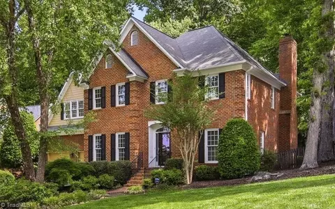 4629 Jamesford Dr, Jamestown, NC 27282