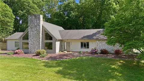 6000 Aaron Place Ln, Kernersville, NC 27284