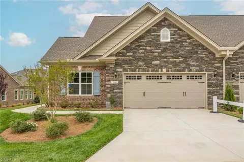 1048 Beechcraft Dr, Mebane, NC 27302