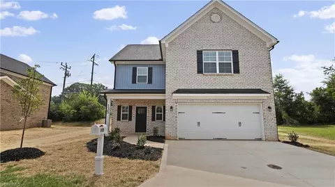 135 Glasmere Ct, Winston Salem, NC 27101