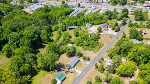 1056 Hasty School Rd, Thomasville, NC 27360