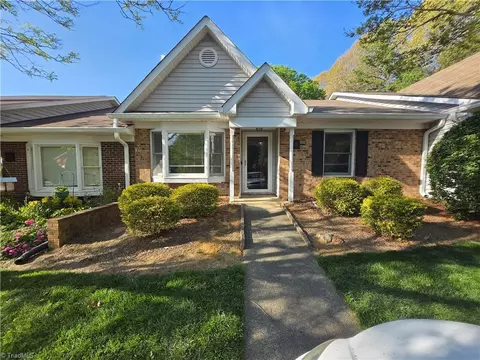 15 Collwood Ct, Greensboro, NC 27409
