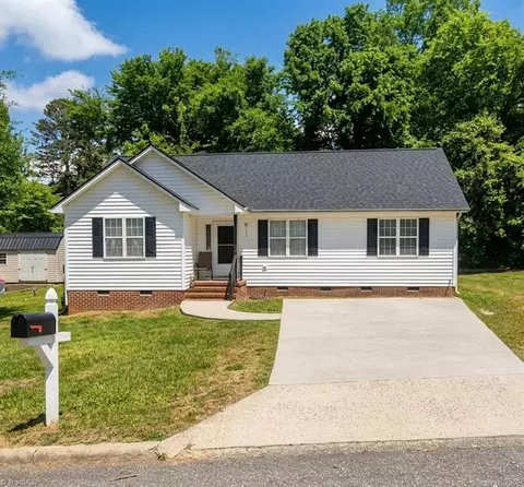 2708 Grimsley St, Greensboro, NC 27403