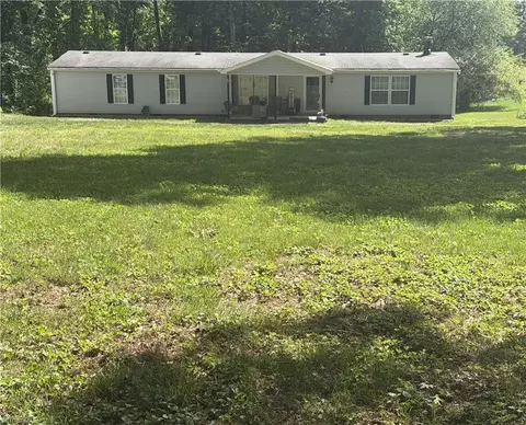 5925 Bobs Lake Rd, Hamptonville, NC 27020
