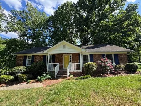 910 Forestglen Dr, Winston Salem, NC 27103