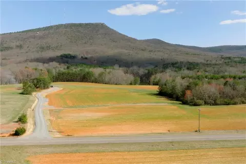 3 Old Mill Rd, Pinnacle, NC 27043