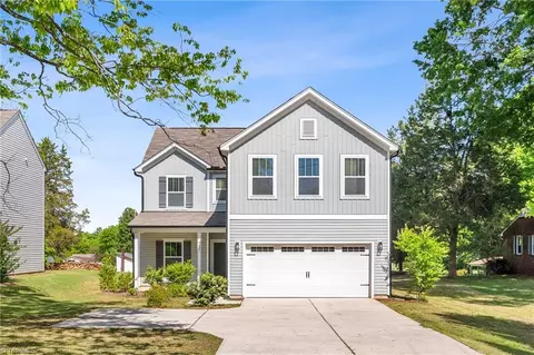 4623 Shattalon Dr, Winston Salem, NC 27106