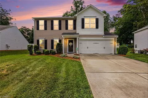 830 Leach Ave, Thomasville, NC 27360