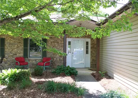 1112 Eaton Place Ct, Yadkinville, NC 27055