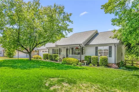 8303 Dorwood Dr, Browns Summit, NC 27214