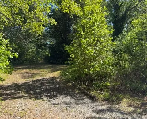 300 Jerome St, Clemmons, NC 27012