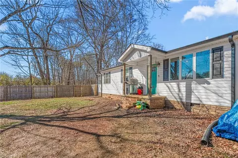 118 Shady Grove Rd, Eden, NC 27288