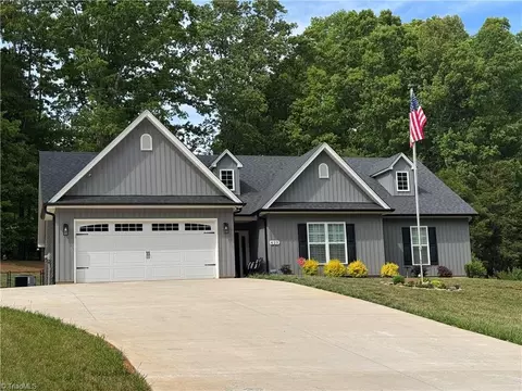 429 Winchester Dr, King, NC 27021
