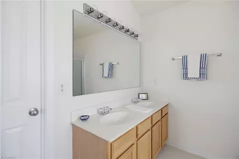 Bath - 2115 Cliffvale Dr, High Point, NC 27262 photo 2 of 4