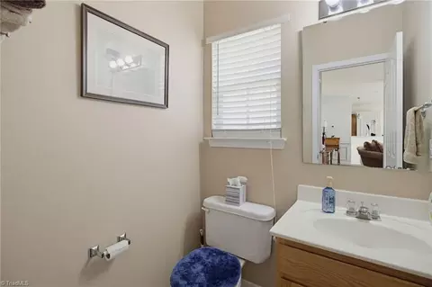 Bath - 2115 Cliffvale Dr, High Point, NC 27262 photo 1 of 4