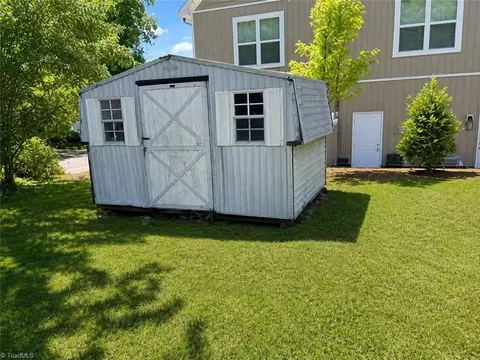 307 Rockspring Rd, High Point, NC 27262 photo 4