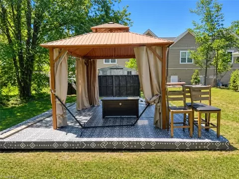 307 Rockspring Rd, High Point, NC 27262 photo 2