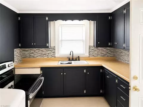 307 Rockspring Rd, High Point, NC 27262 photo 5
