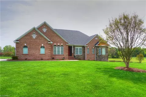 124 Will Taylor Ln, Winston Salem, NC 27107