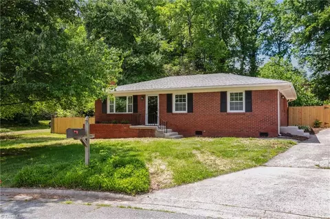 506 Rosebriar Ct, Greensboro, NC 27407