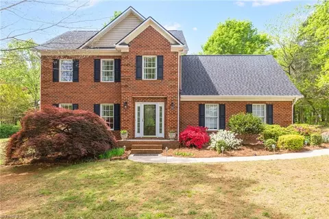 8193 Oak Creek Dr, Stokesdale, NC 27357