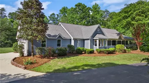 3712 Brandon Dr, High Point, NC 27265