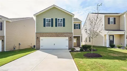 212 Beechwood Cir, Thomasville, NC 27360