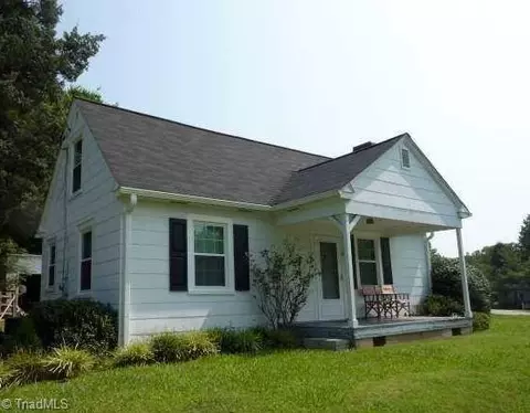 11 Hilton Dr, Winston Salem, NC 27127