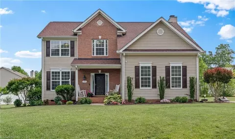 2413 Timber Oaks Ln, Kernersville, NC 27284