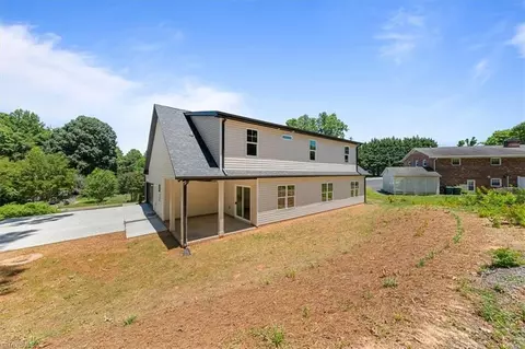 Exterior - 2410 Sedalia Dr, Clemmons, NC 27012 photo 2 of 3