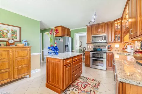 Kitchen - 325 Creekside Dr, High Point, NC 27265 photo 3 of 3
