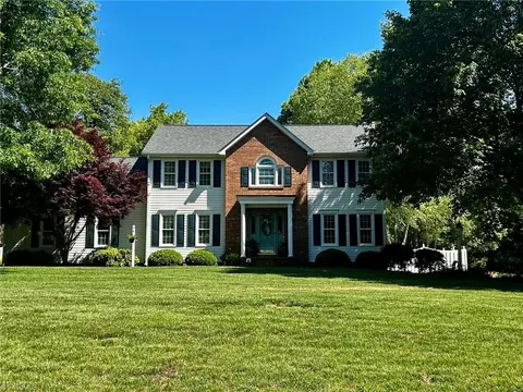 325 Creekside Dr, High Point, NC 27265