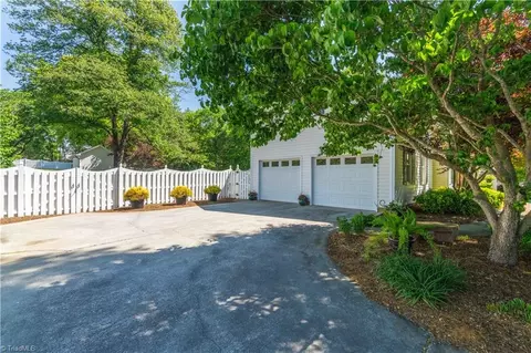 Exterior - 325 Creekside Dr, High Point, NC 27265 photo 16 of 16