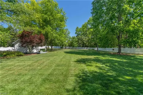 Exterior - 325 Creekside Dr, High Point, NC 27265 photo 11 of 16